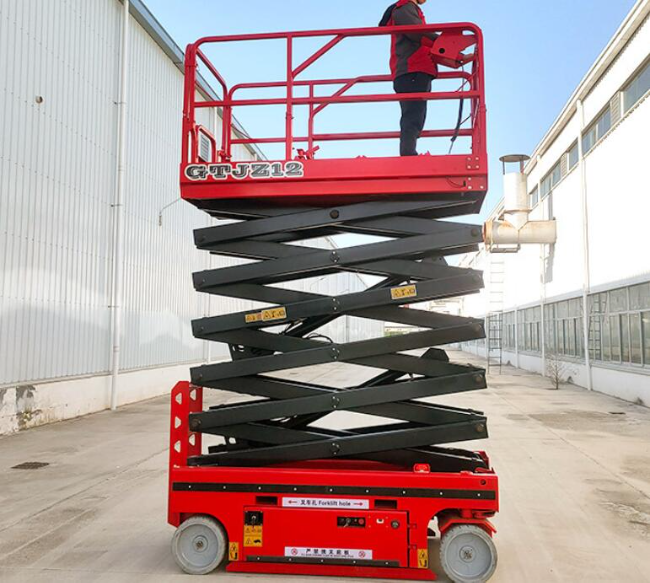 河池自行走移动式升降机