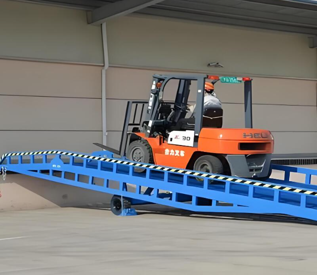 河池移动式卸货平台（叉车用）